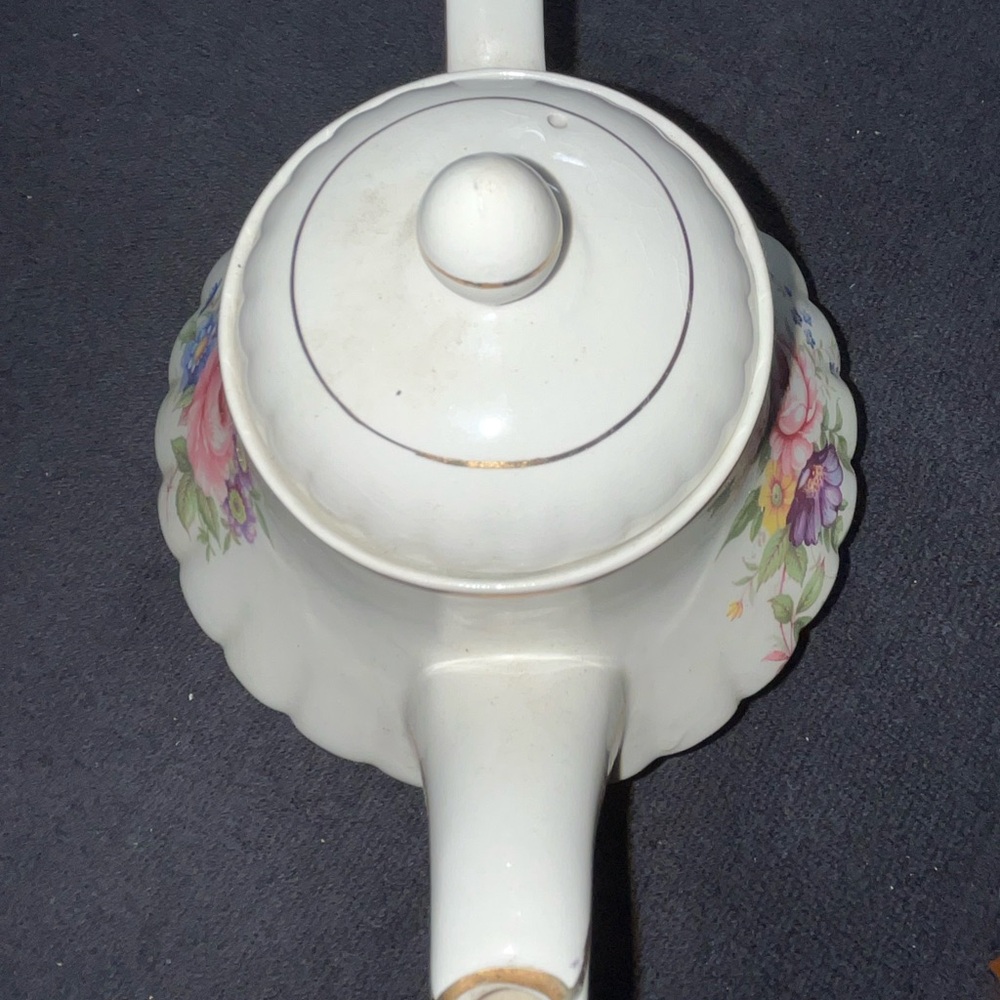 Vintage “Heatmaster” Teapot Floral Design With Gold Trim by Ellgreave Pottery - Picture 6 of 14